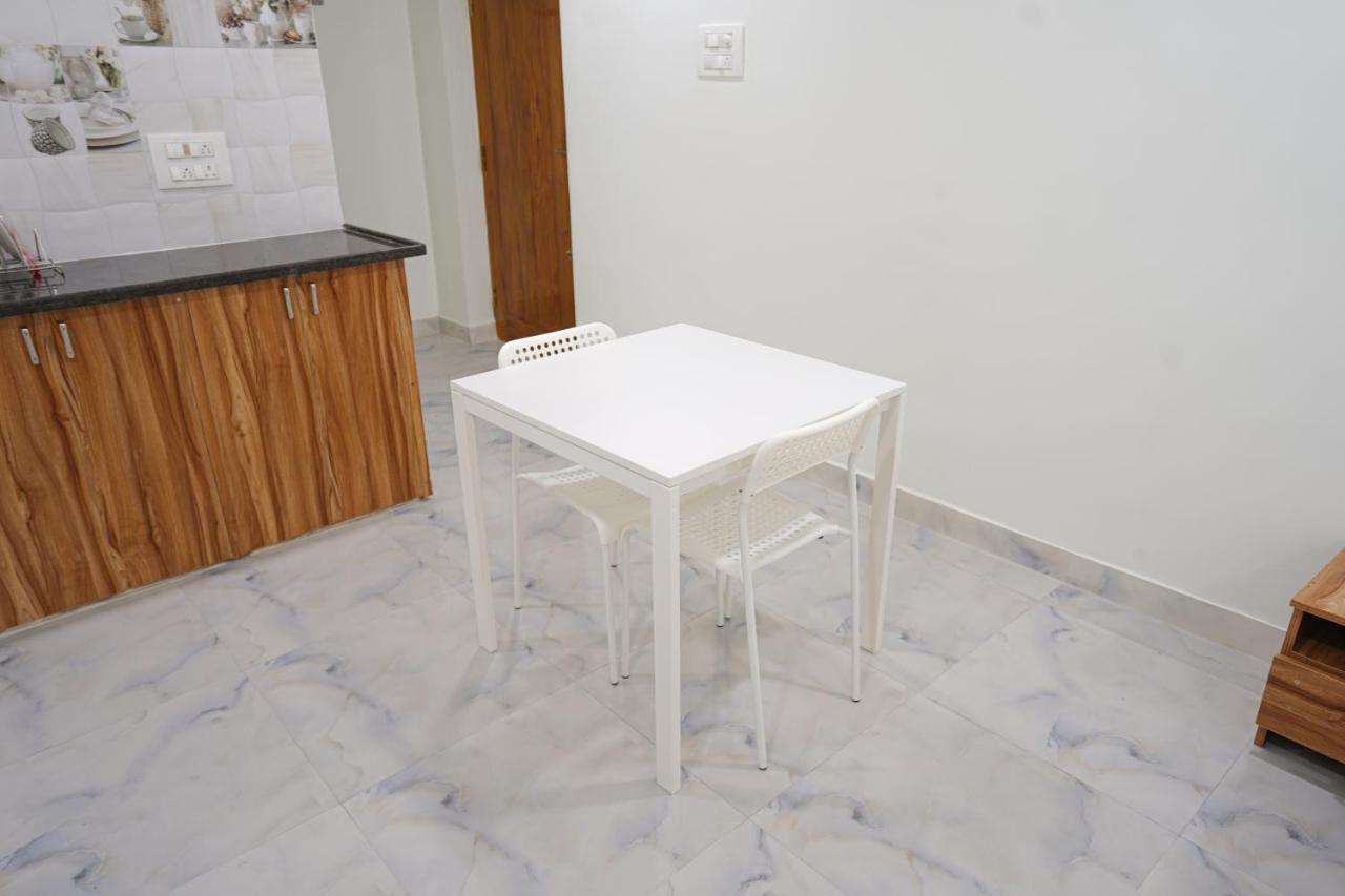 Mahasri Studio Apartments- Brand New Fully Furnished Air Conditioned Studio Apartments Tirupati Luaran gambar