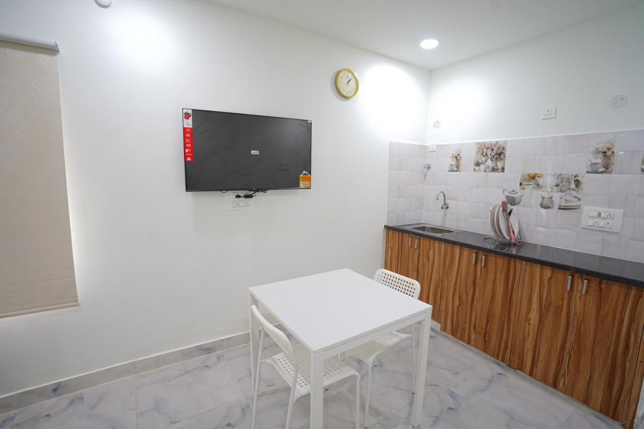 Mahasri Studio Apartments- Brand New Fully Furnished Air Conditioned Studio Apartments Tirupati Luaran gambar