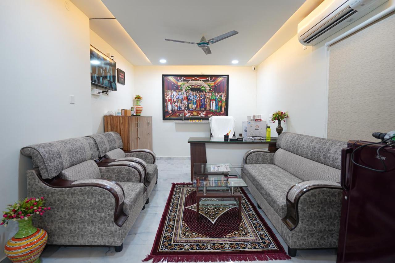 Mahasri Studio Apartments- Brand New Fully Furnished Air Conditioned Studio Apartments Tirupati Luaran gambar